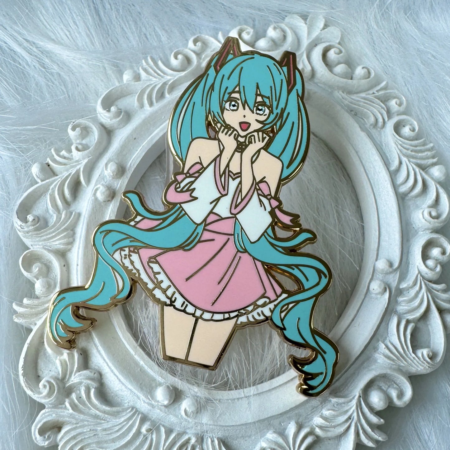 Hatsune Miku Metal Badge – Enamel-Style Brooch Accessory